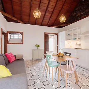 https://casa-canaria-en-casco-antiguo.in-canary-islands.com